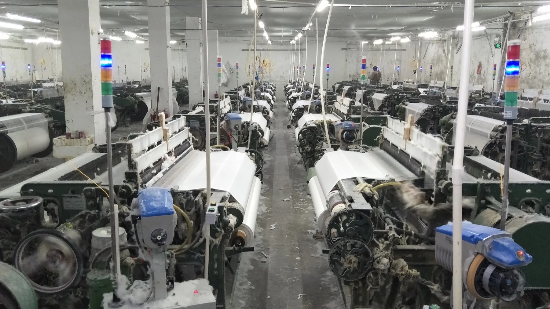 MG768 airjet looms running in a textile factory hall