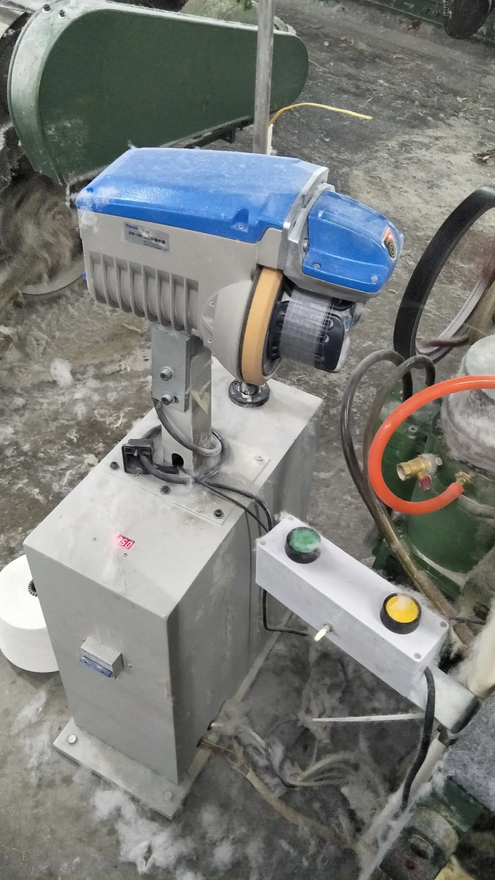 MG768 feeder with speed display